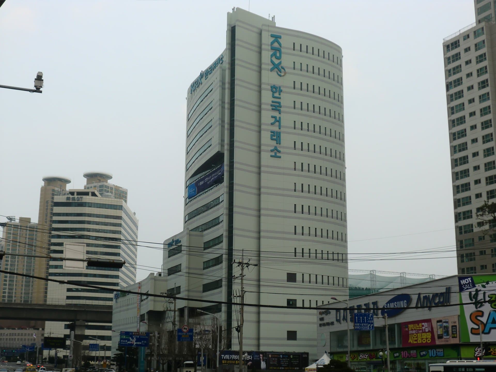 코스피 ‘역대급 폭락’…서킷브레이커 발동, 이틀 새 시총 5천억달러 증발