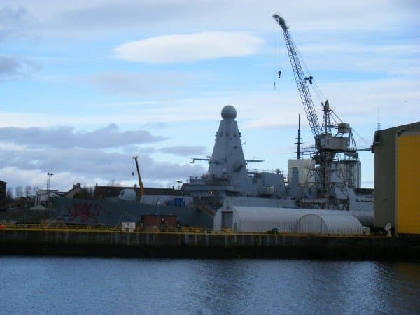 영국, 키프로스 기지 방어 강화…대드론 헬기·구축함 ‘HMS 드래곤’ 전개